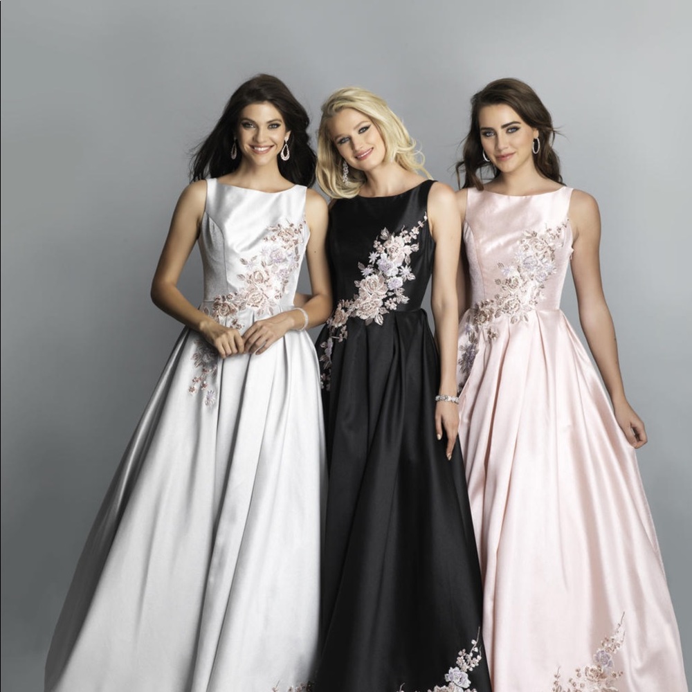 Homecoming/Bridesmaid/Prom/Formal Dave & Johnny Blush size 7/8 style A7935
